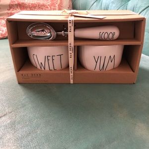 Rae Dunn ice cream scoop and bowl set